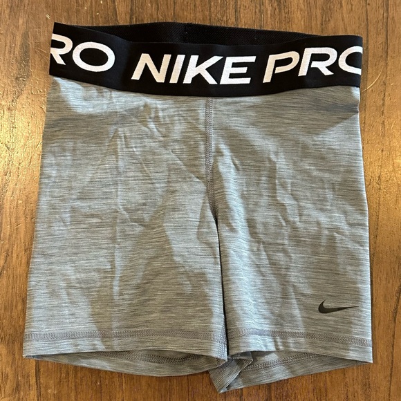 Nike Pro Dri-FIT Women’s Shorts Small Gray Compression Athletic Training - Picture 1 of 3